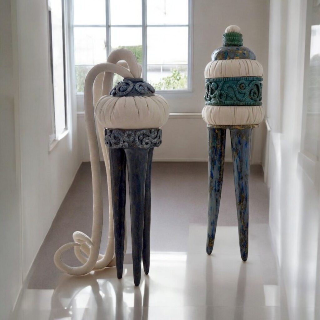 Figures Suspendues